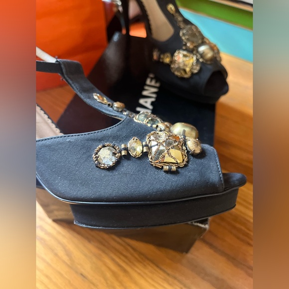 Oscar de la Renta Black Embellished Heels - Picture 4 of 15